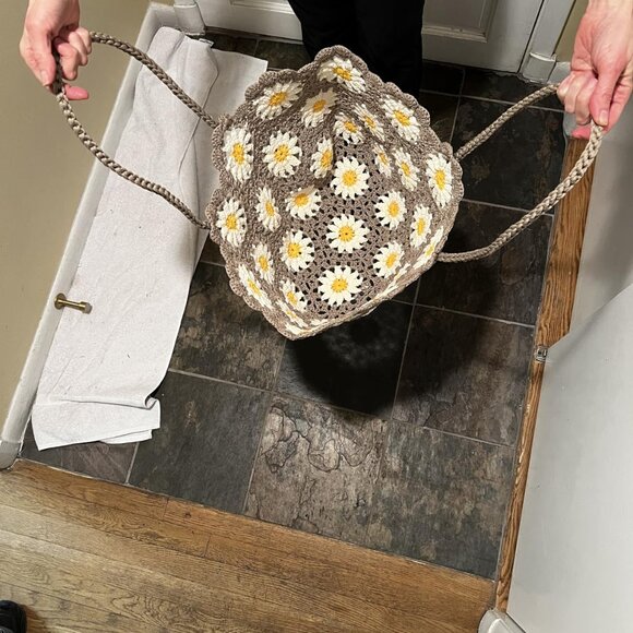 Neiman Marcus Beige Floral Daisy Knitted Beach Straw Tote Bag - Picture 2 of 6